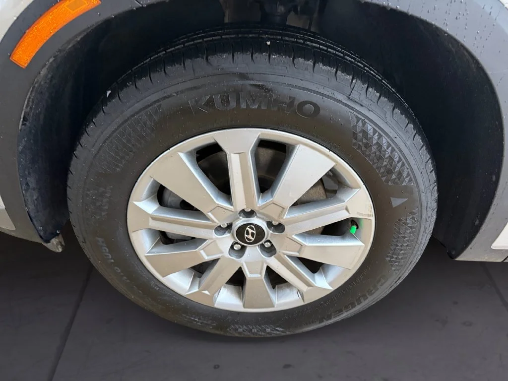 Used 2025 Silver Hyundai SEL image 9