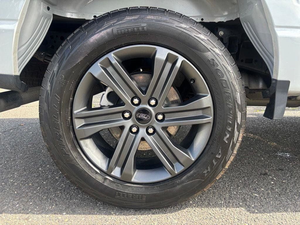 Certified Used 2023 Avalanche Ford XLT image 12