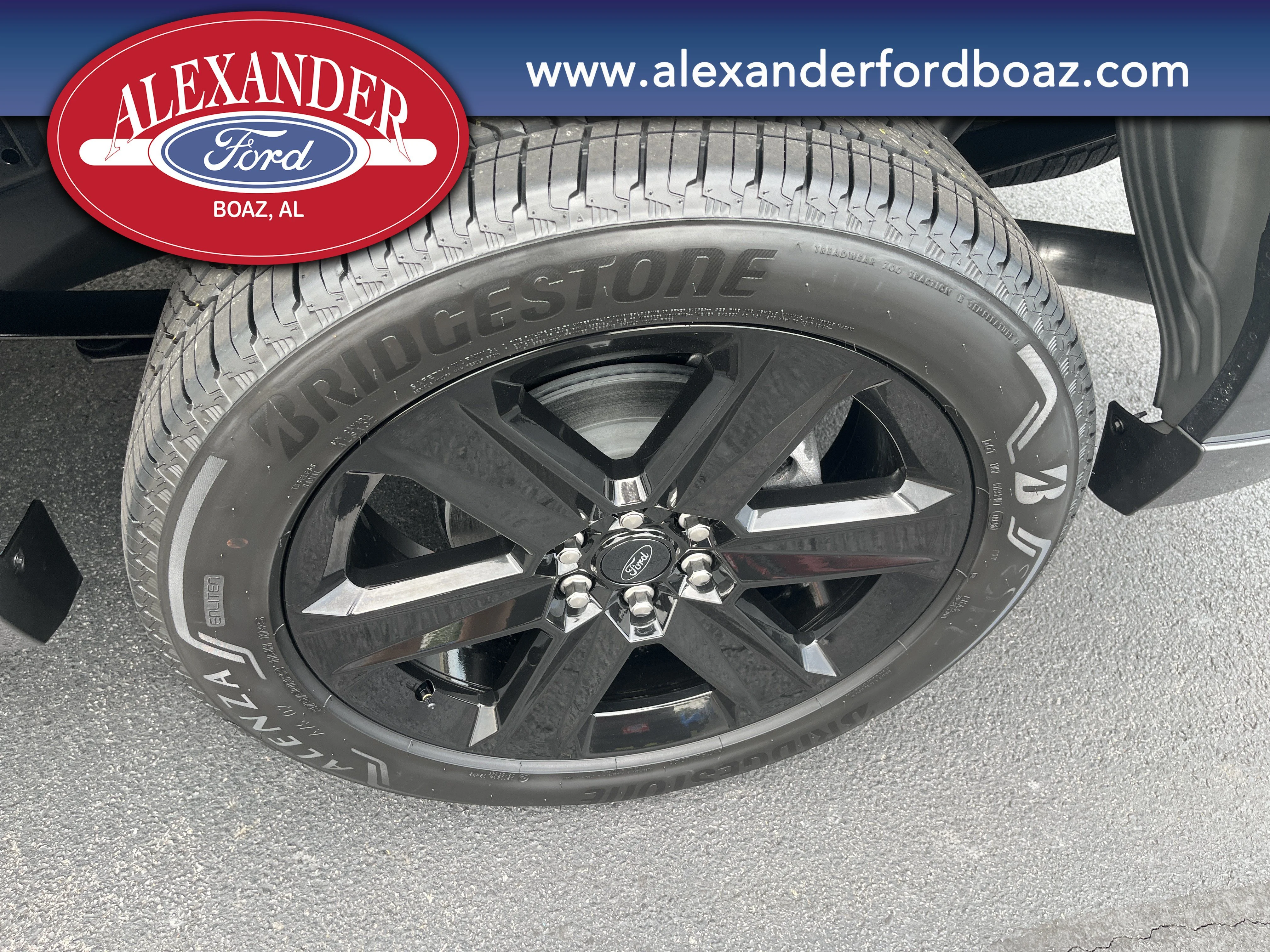 New 2026 Carbonized Gray Metallic Ford Lobo image 10