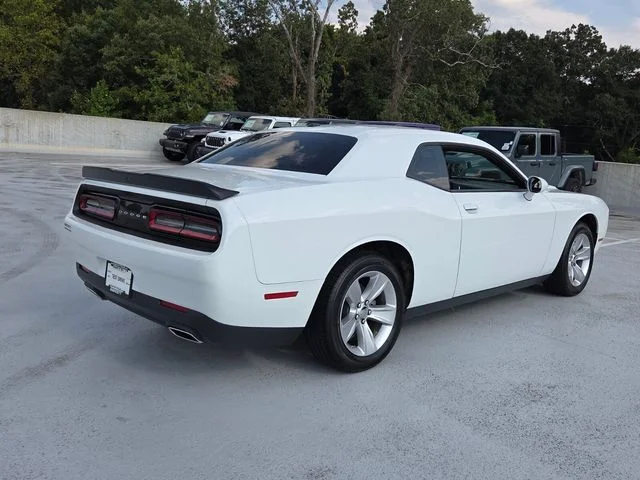 Used 2023 White Dodge SXT image 9