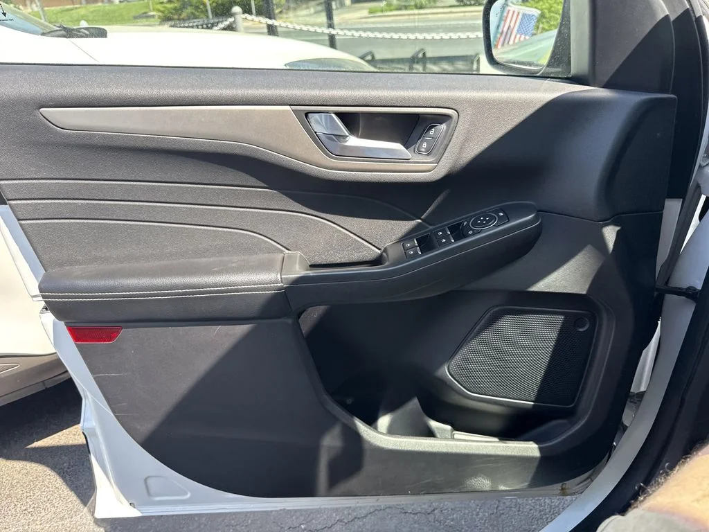 Used 2022 Oxford White Ford SEL image 27