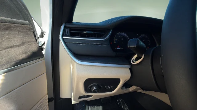 Used 2025 White Jeep Limited image 21