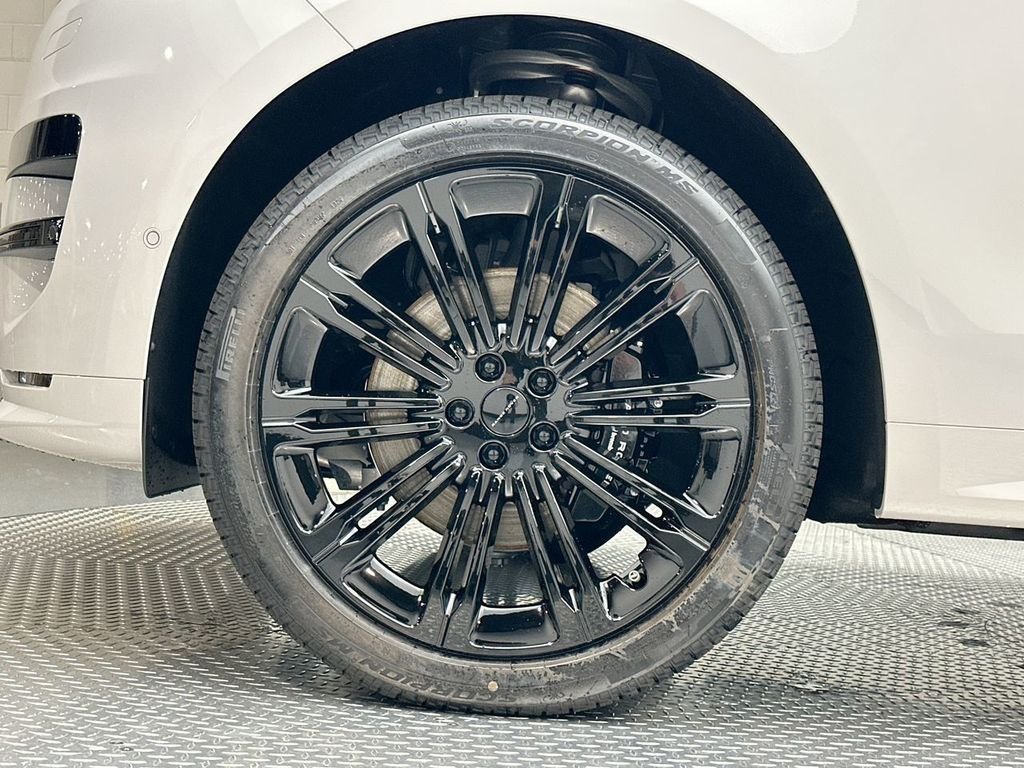 New 2026 Borasco Grey LAND ROVER Dynamic SE image 5