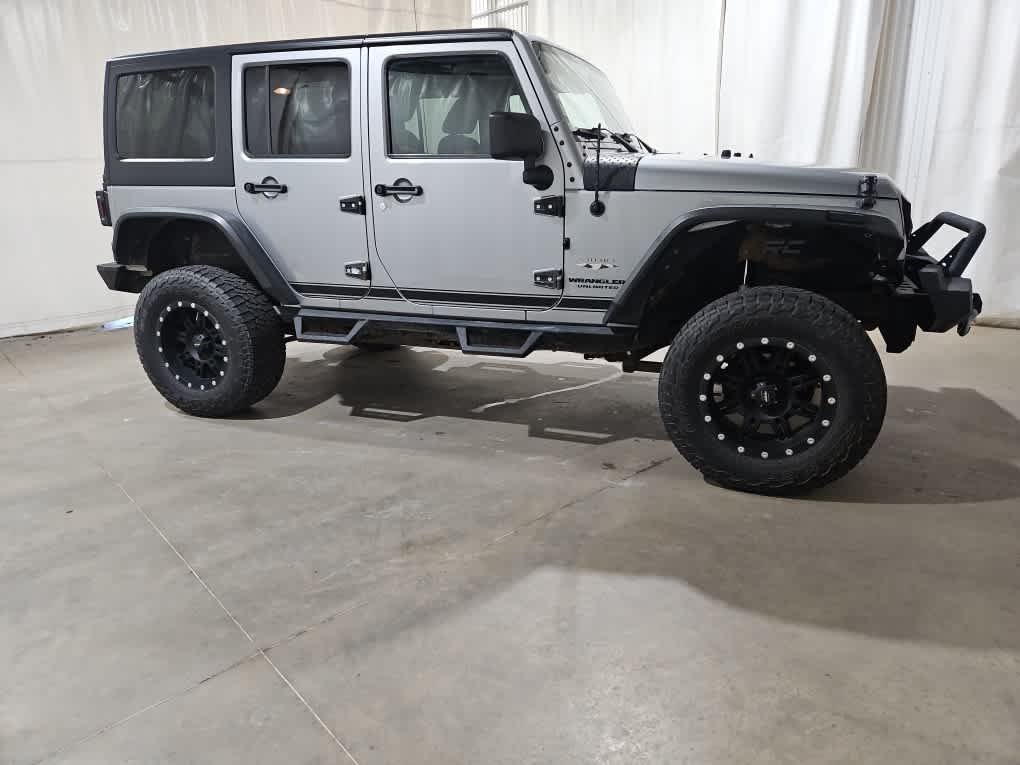 Used 2016 Silver Jeep Sahara image 4