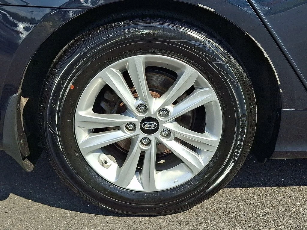 Used 2013 Blue Hyundai GLS image 25