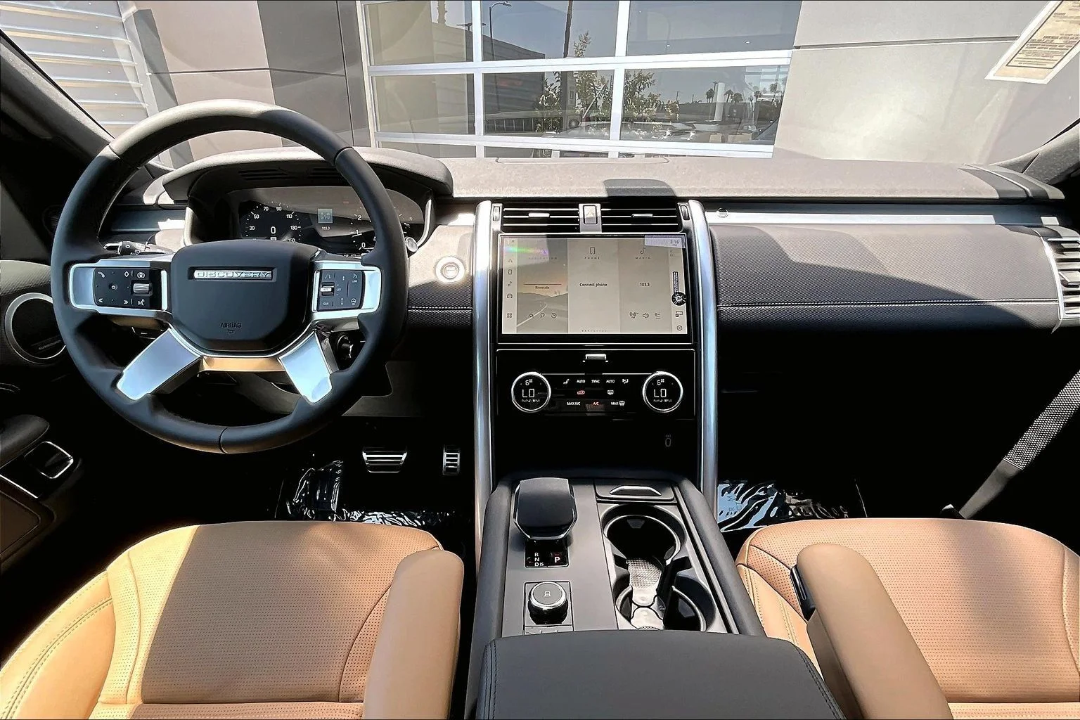 New 2026 Charente Grey Land Rover Dynamic SE image 5