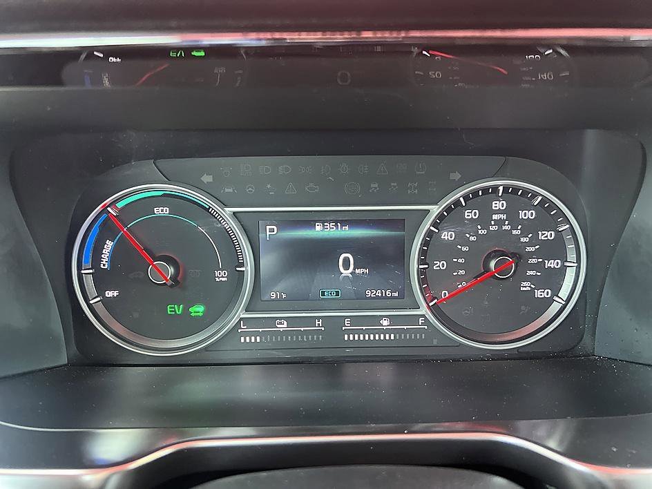 Used 2022 Snow White Pearl Kia EX image 24