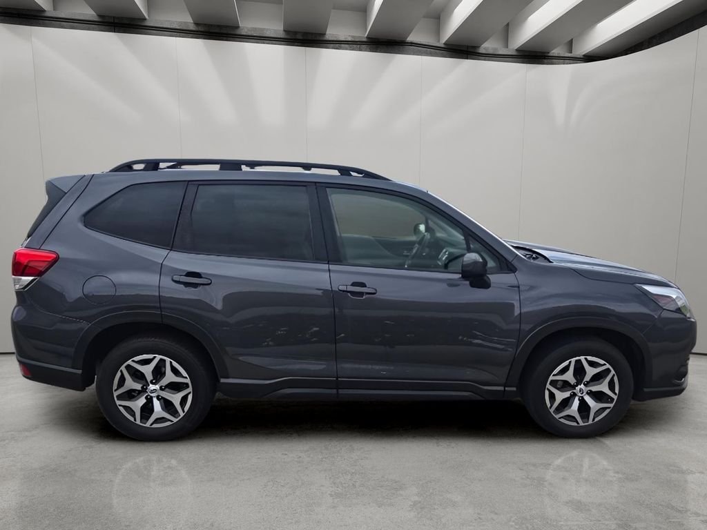 Used 2022 Magnetite Gray Metallic Subaru Premium image 6