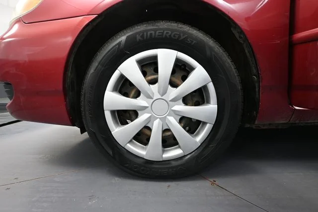 Used 2007 Red Toyota LE image 15