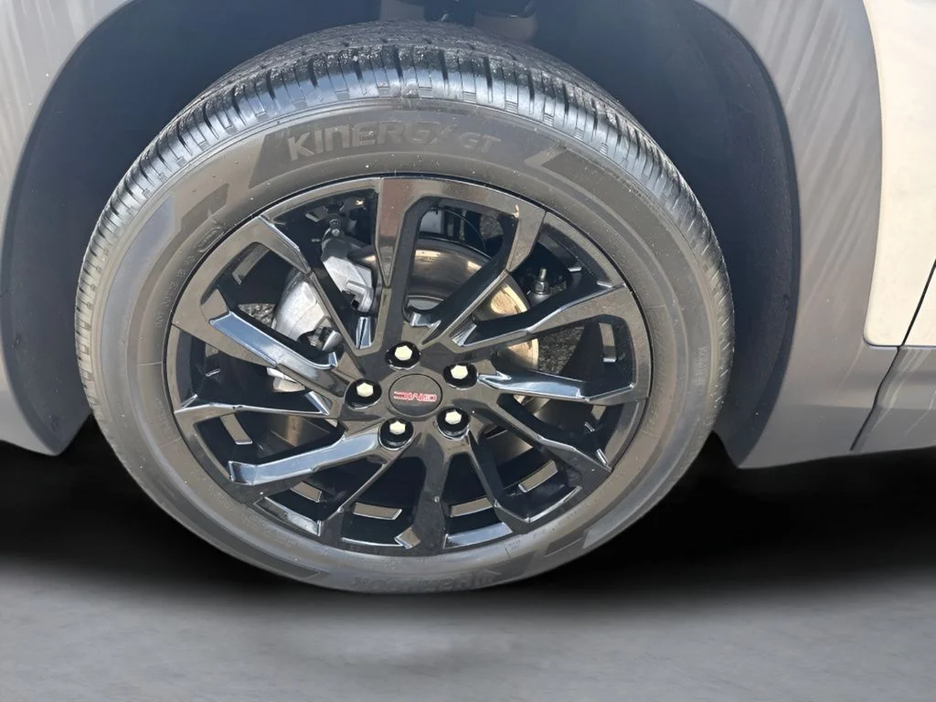 Used 2024 Silver GMC SLE image 35