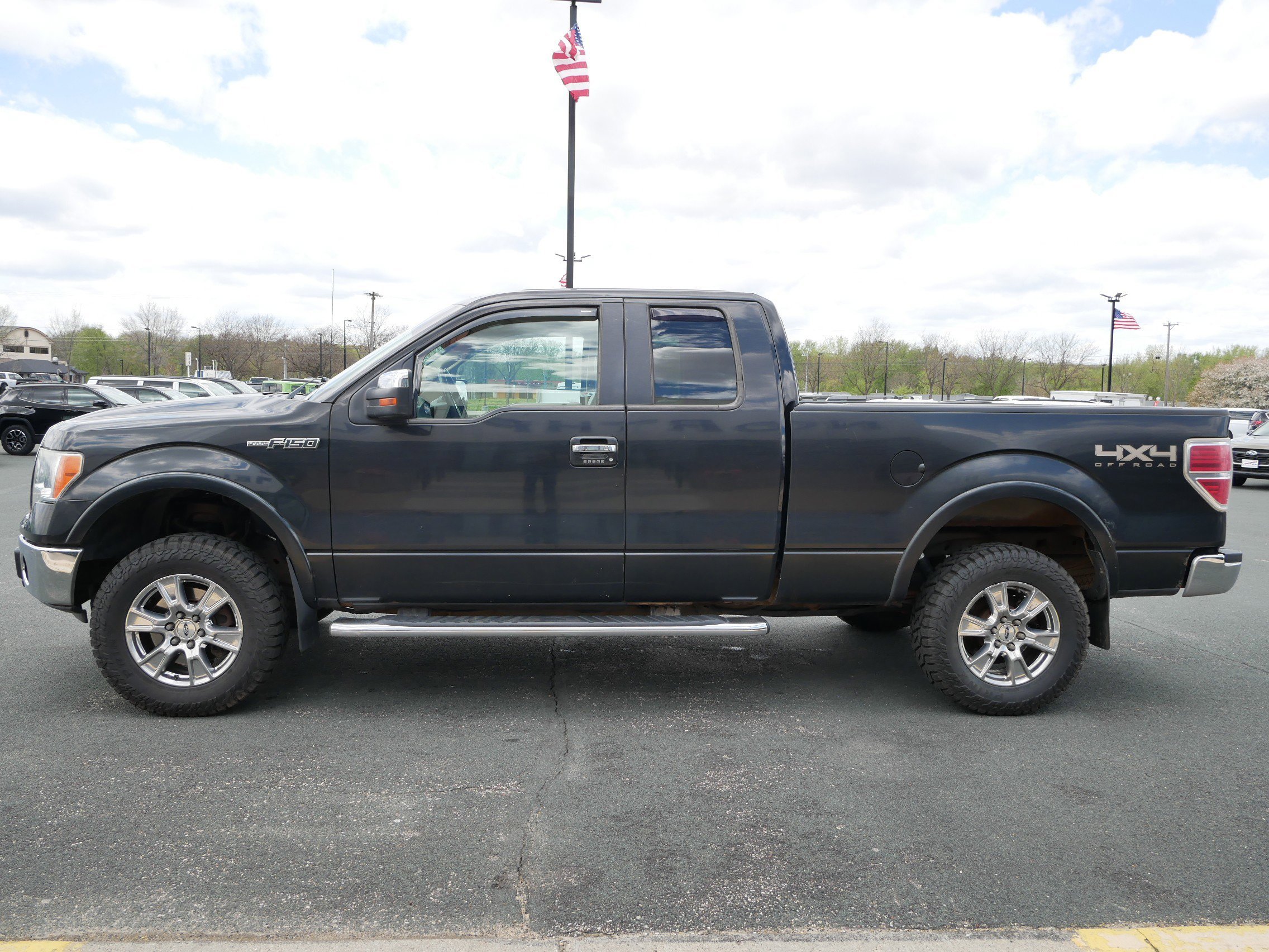 View vehicle photo 5