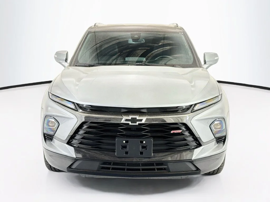 Used 2023 Gray Chevrolet RS image 2
