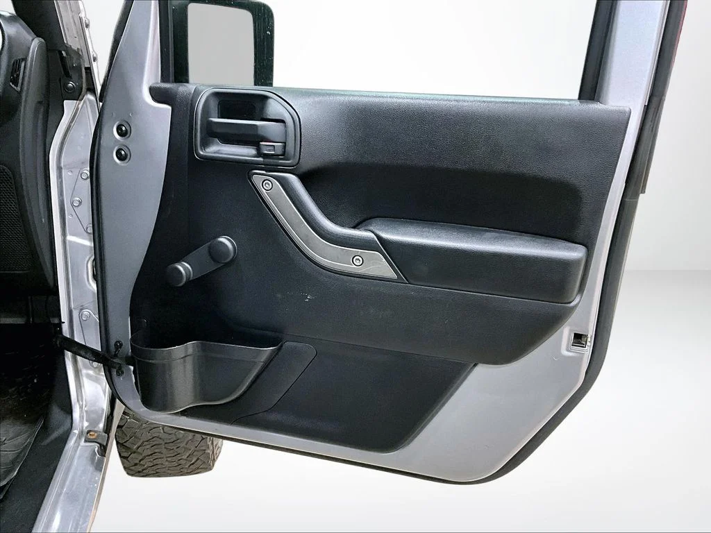 Used 2015 Silver Jeep Unlimited Sport image 21