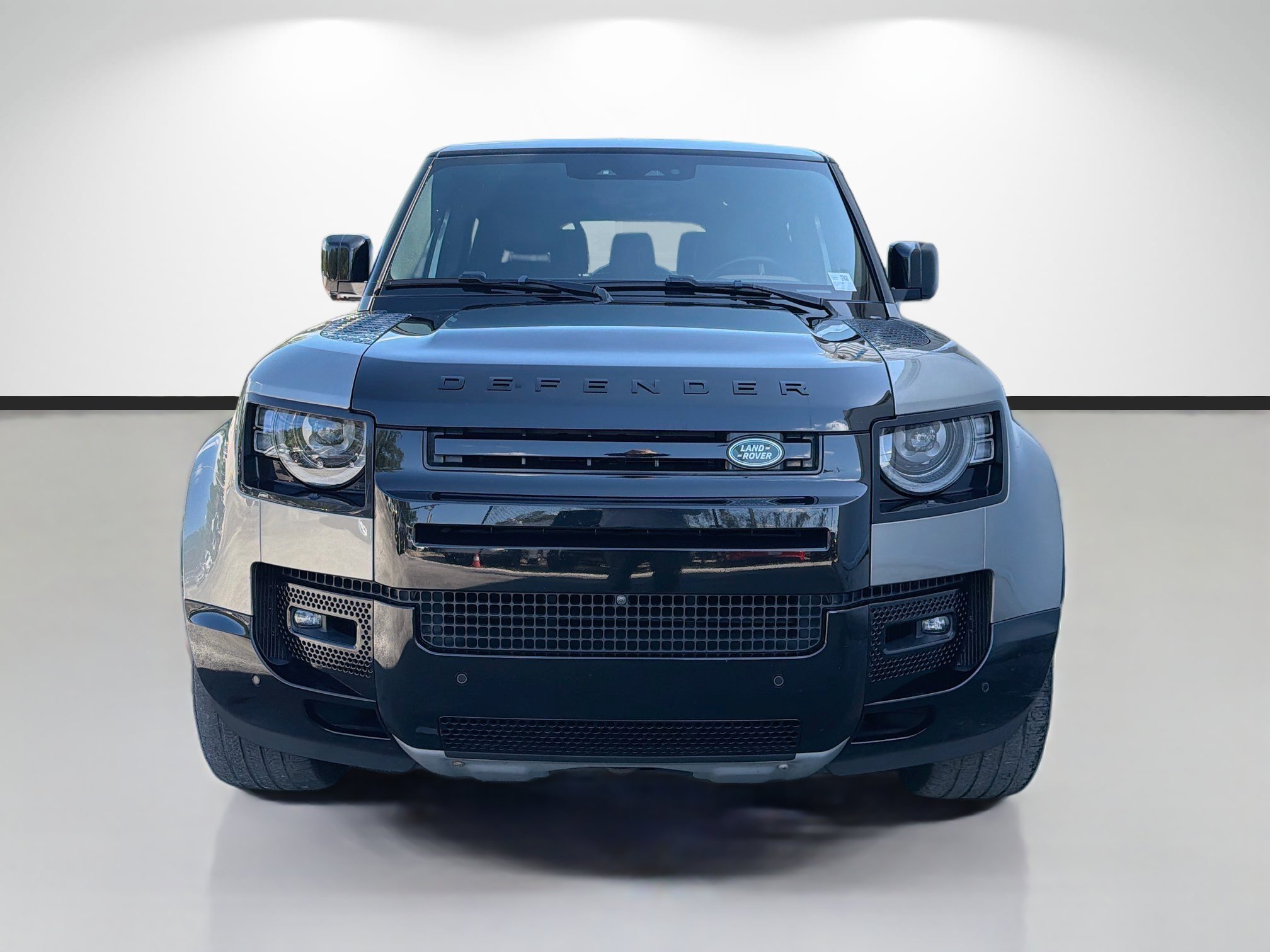 Used 2023 Silicon Silver Premium Metallic Land Rover X image 8