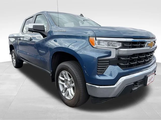 Used 2024 Lakeshore Blue Metallic Chevrolet LT (2FL) image 9