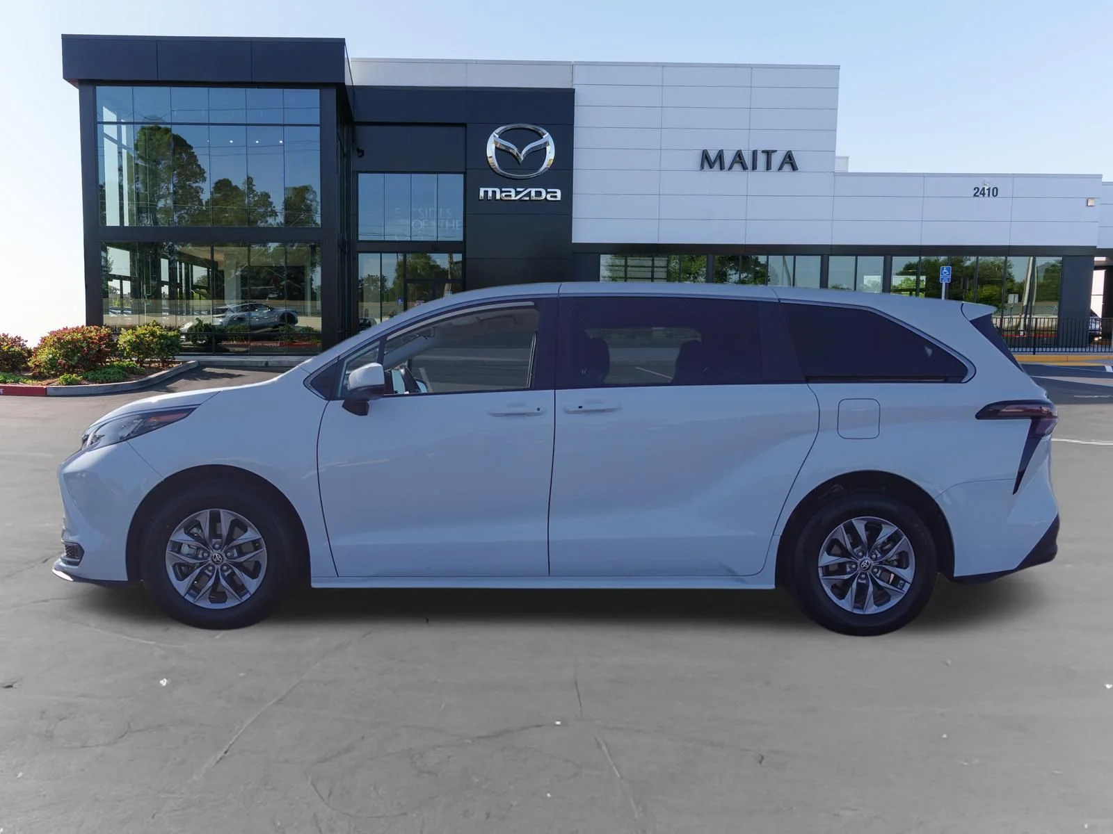 Used 2025 Ice Cap Toyota LE image 6