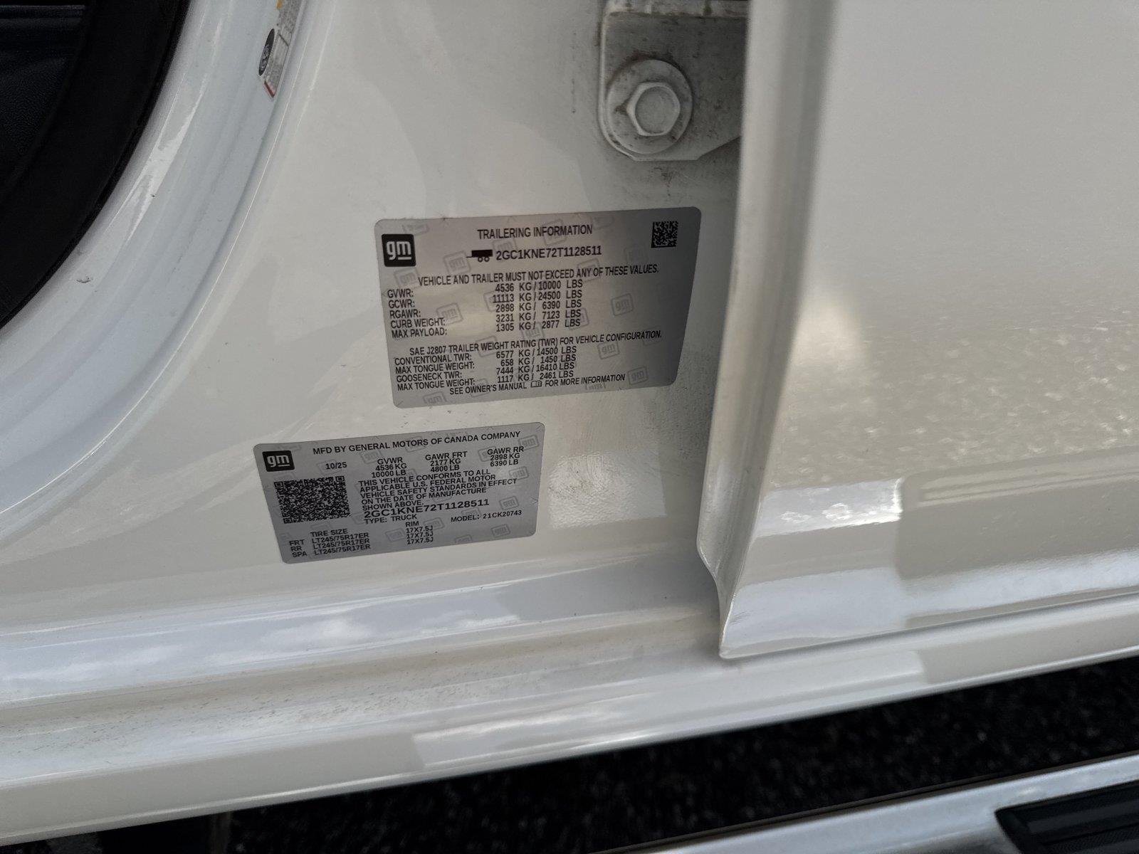 Used 2026 Summit White Chevrolet LT image 31