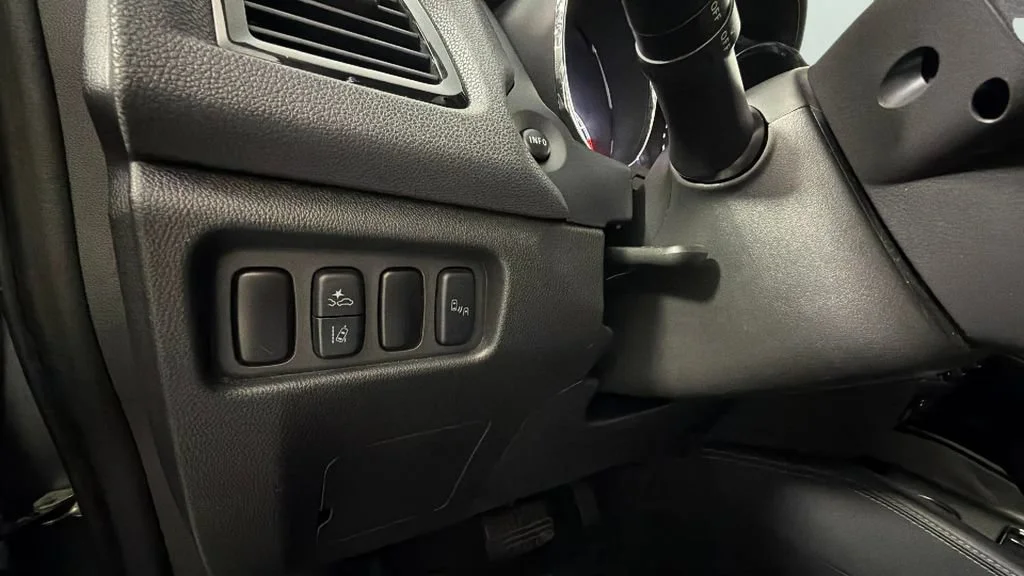 Used 2020  Mitsubishi ES 2.0 image 26