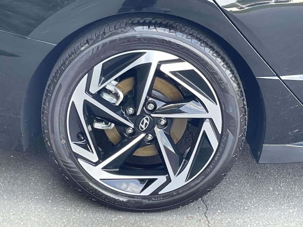 Certified Used 2024 Black Hyundai SEL image 7