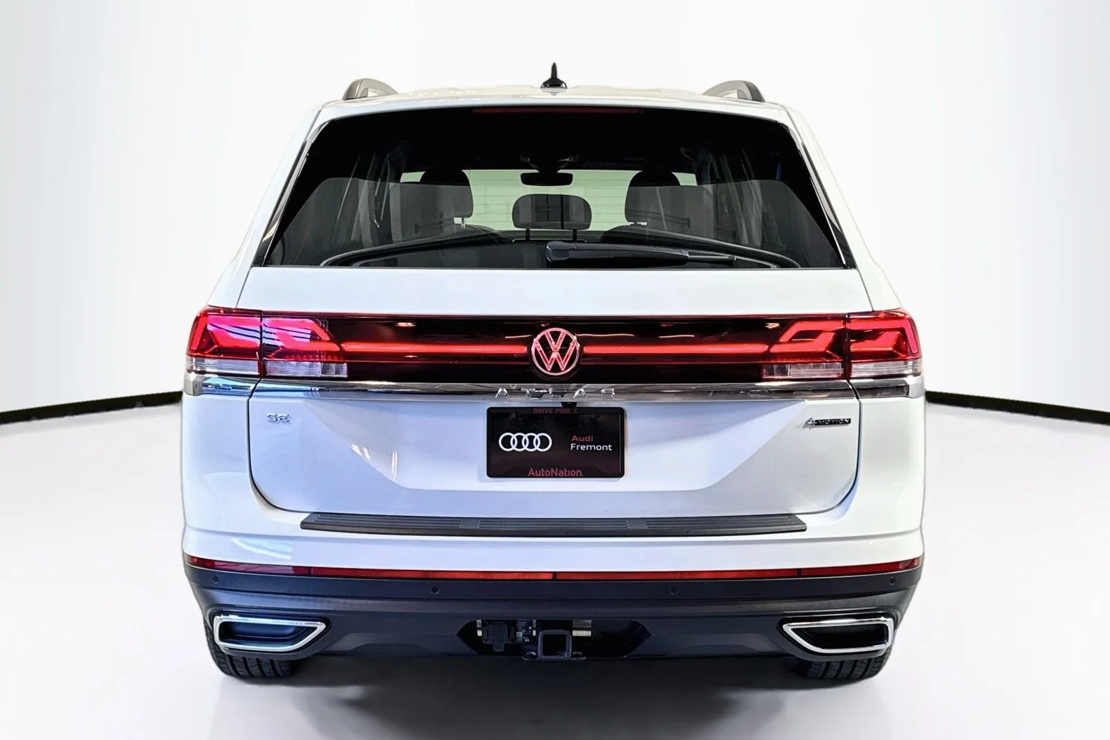 Used 2025 Pure White Volkswagen 2.0T SE w/Technology image 6