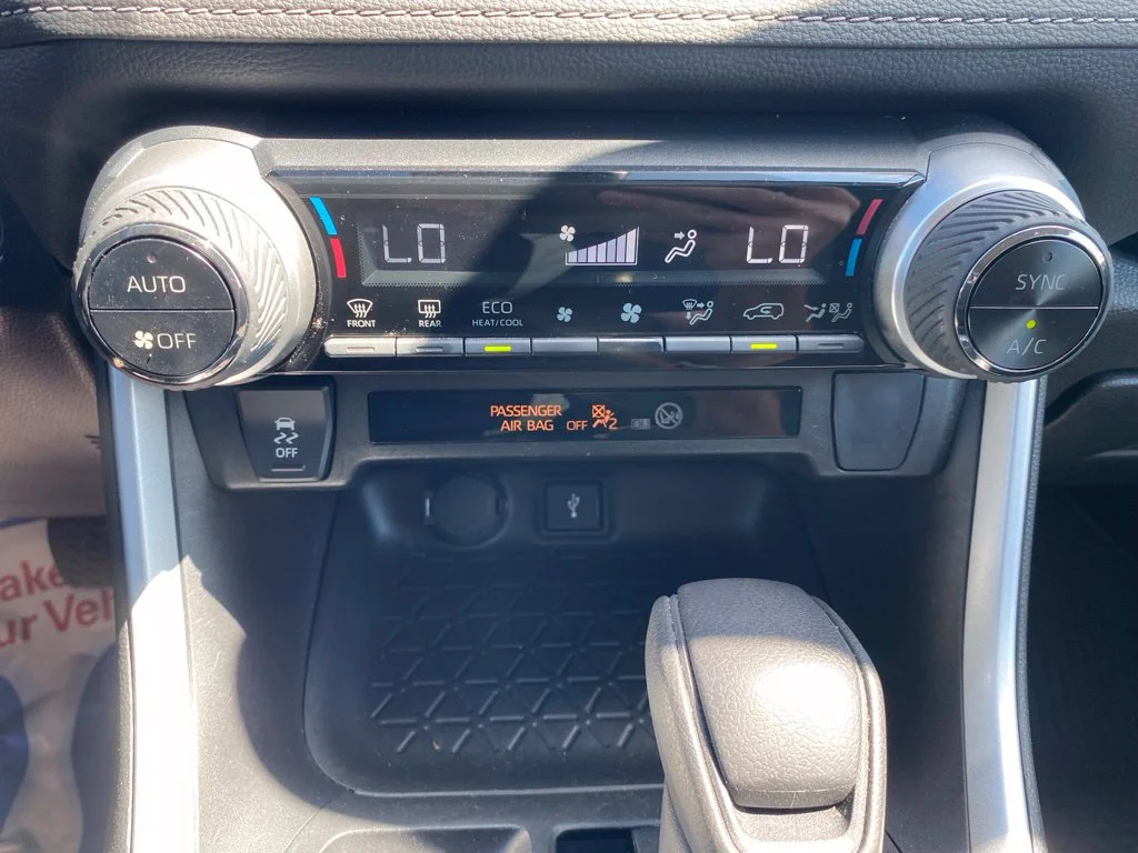 Used 2022 Silver Toyota XLE image 24