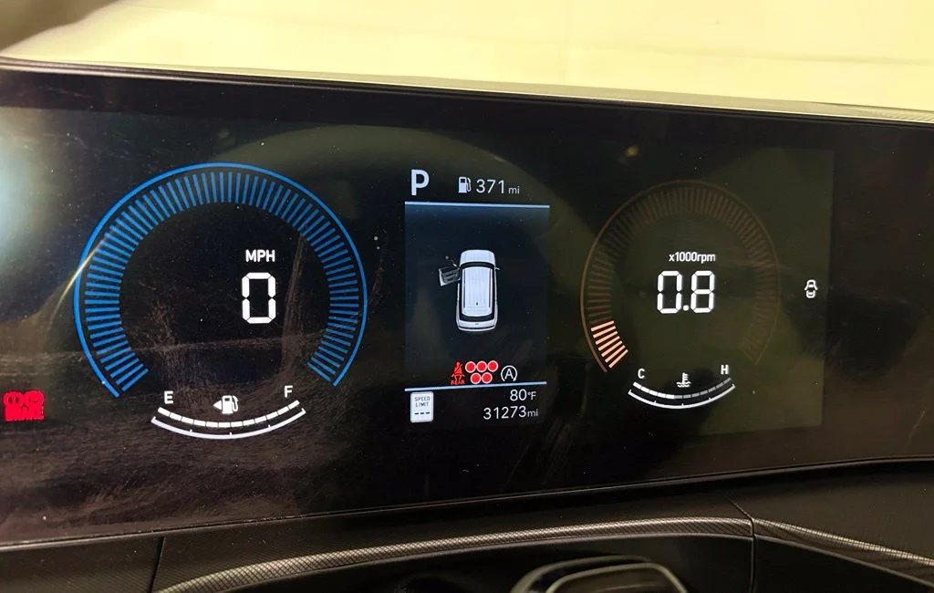 Used 2025 Gray Hyundai SEL image 21