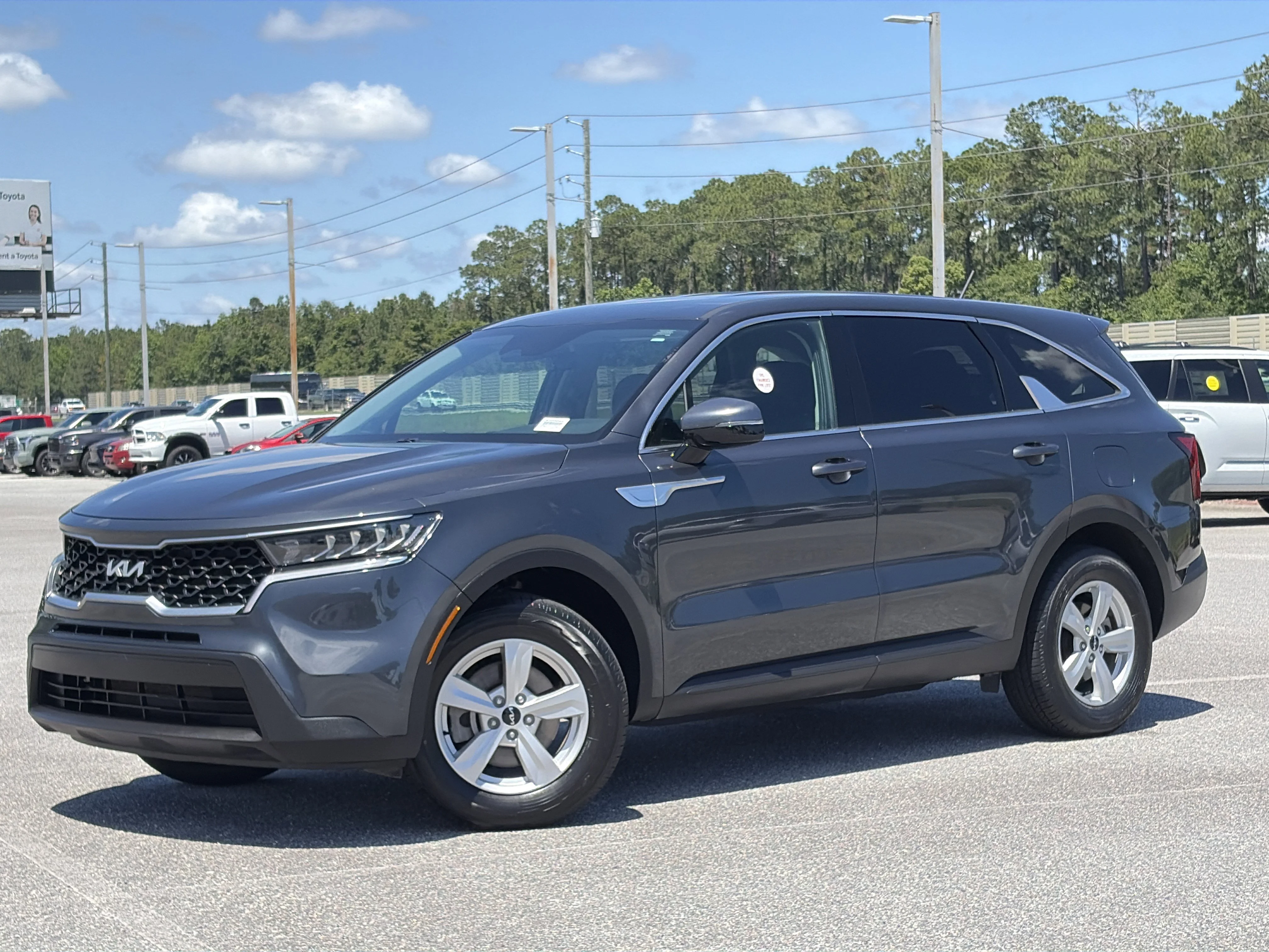 2023 Kia Sorento LX AT's photo