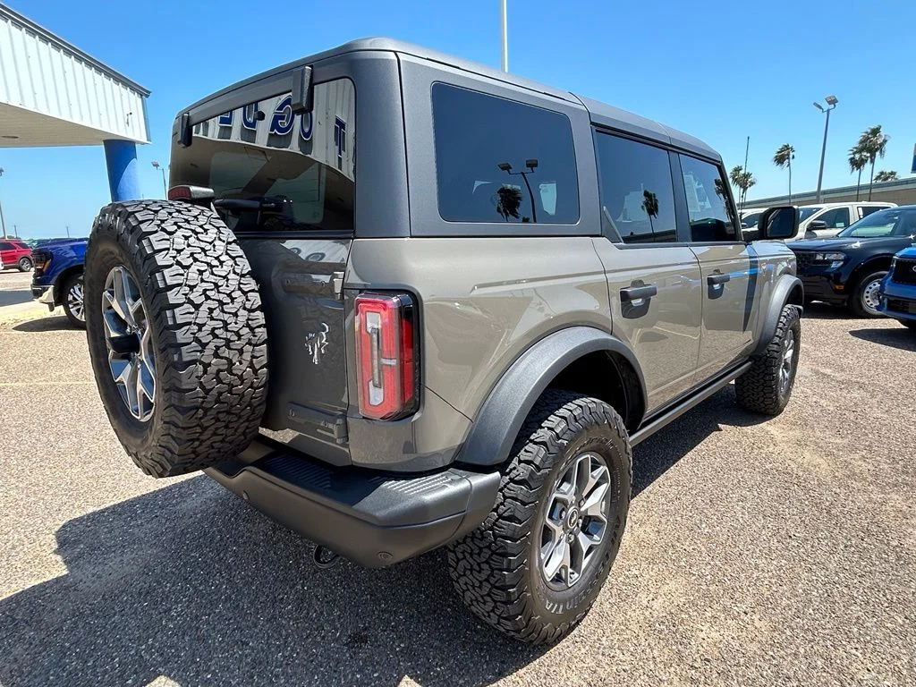 Used 2025 Gray Ford Badlands image 6