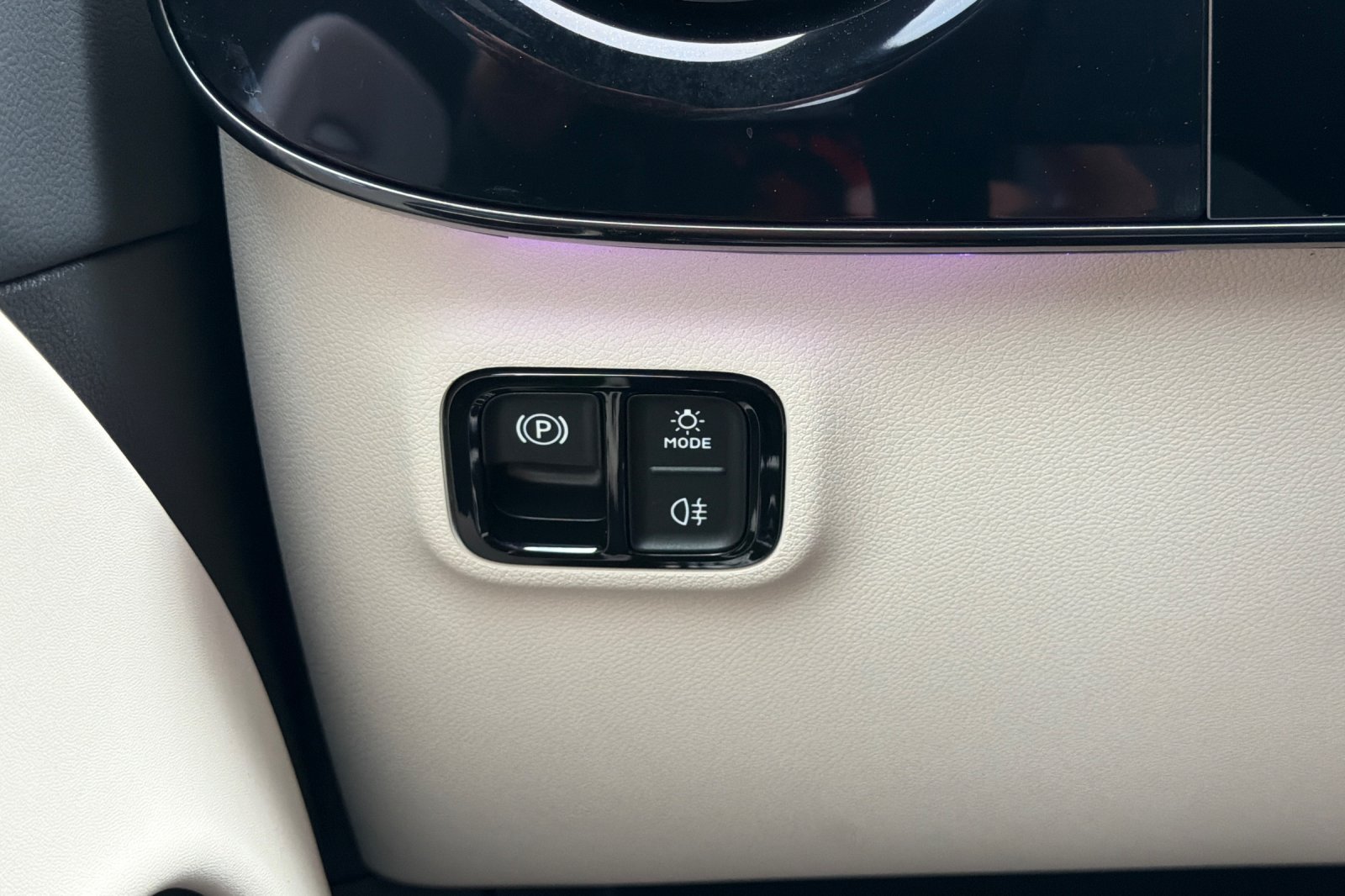 New 2027 Polar White Mercedes-Benz CLA 250+ image 28