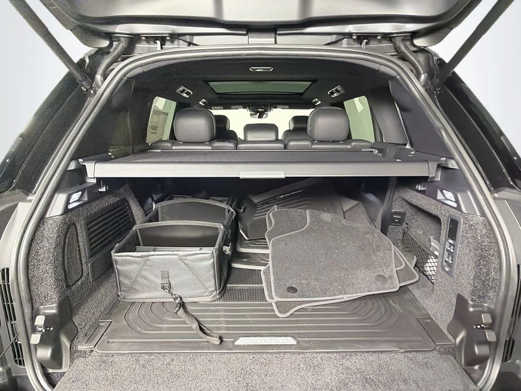 New 2026 Santorini Black Land Rover SE LWB 7-Seats / V8 image 28