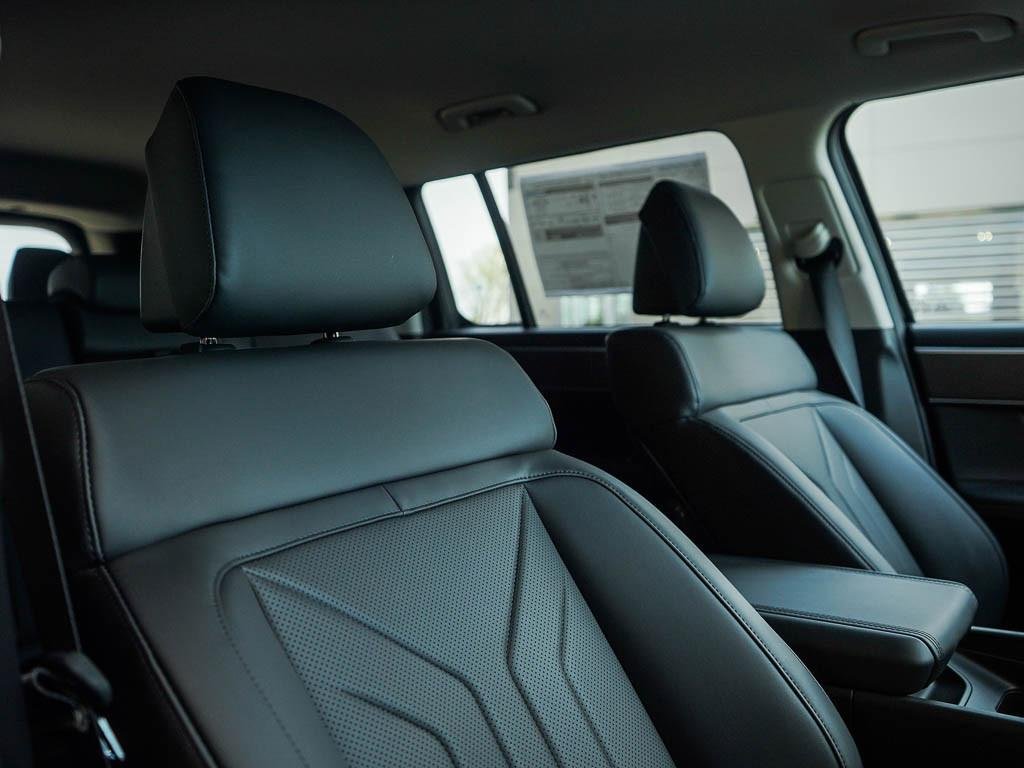 New 2026 Shimmering Silver Hyundai SEL AWD image 38