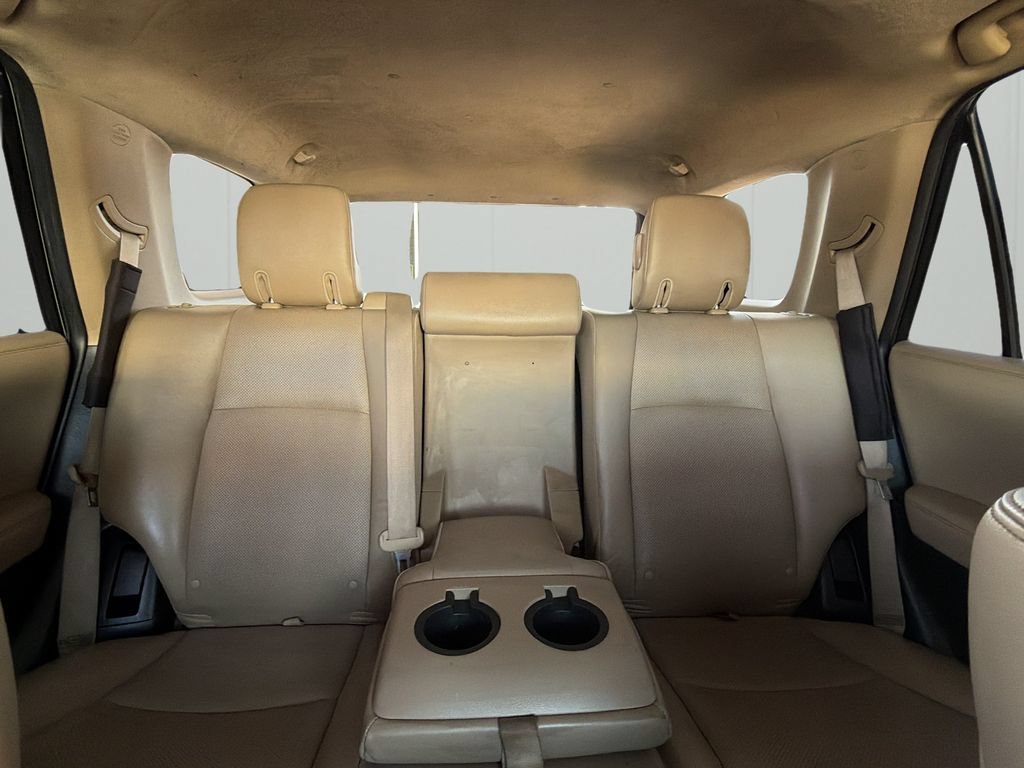 Used 2014  Toyota Limited image 39