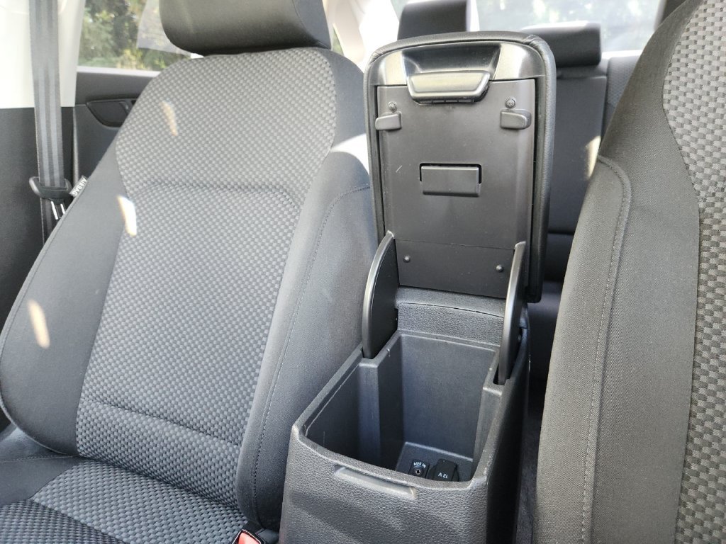 Used 2013 Silver Volkswagen 2.5 S image 30