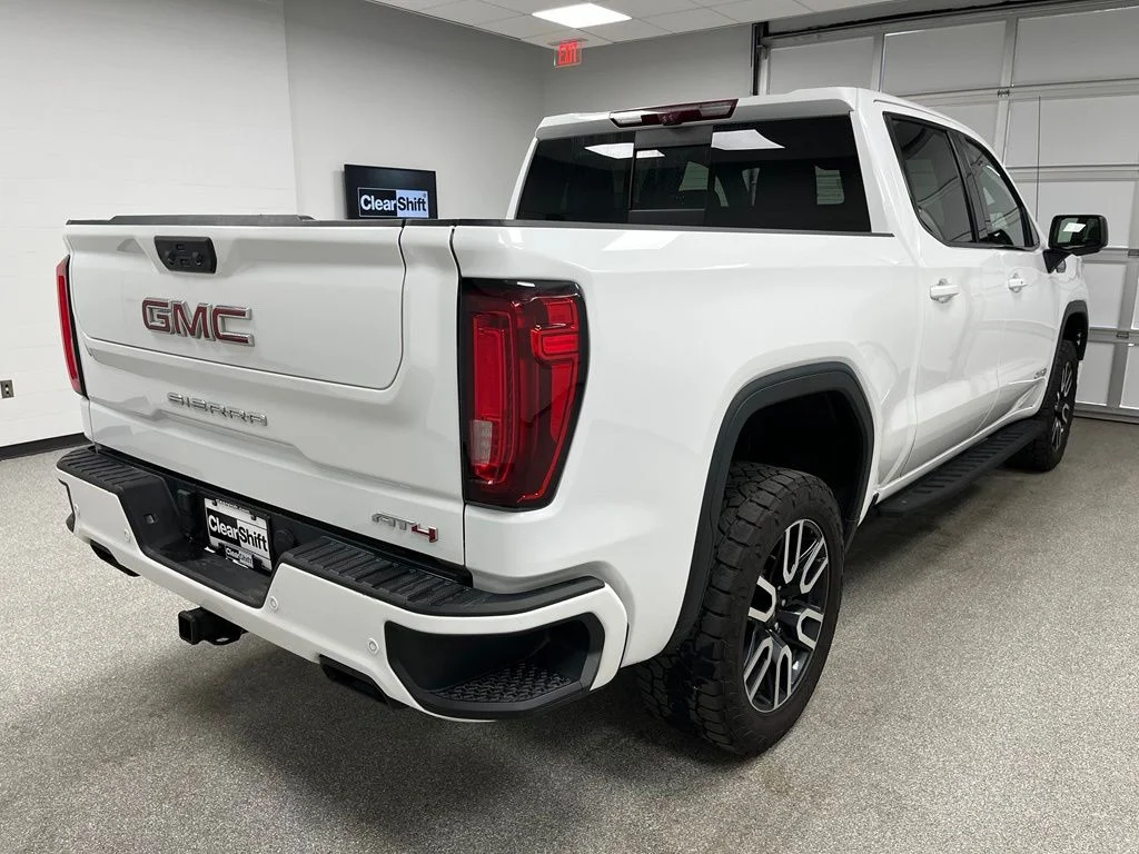 Used 2022 White GMC AT4 image 9