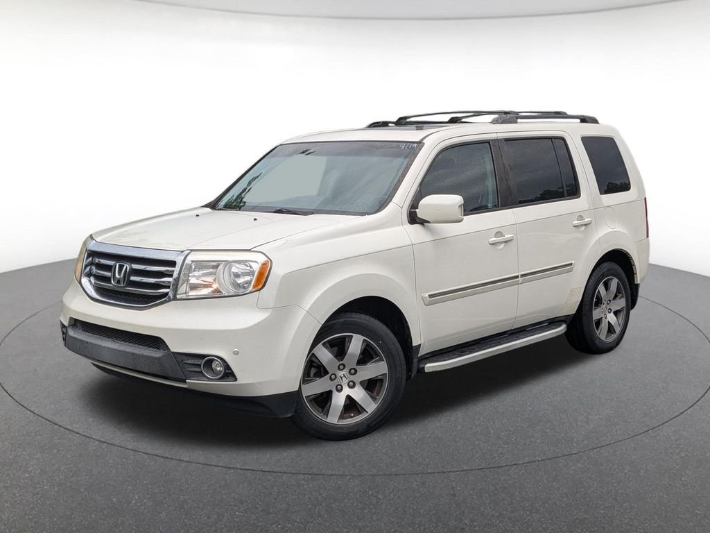 Used 2012 White Honda Touring image 1