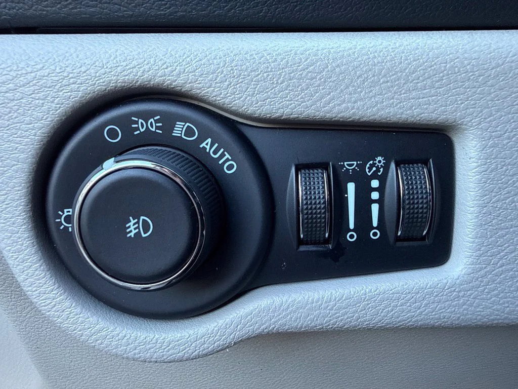 Used 2023 Black Chrysler Touring L image 18