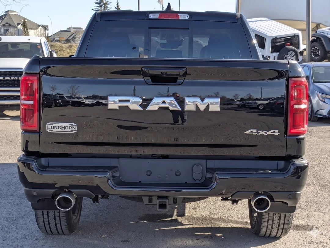 New 2026 Black RAM Limited Longhorn - - Pkg 27K - 5.7L HEMI V8 eTorque - Pano Sunroof - E?Locker Axle & More! image 7