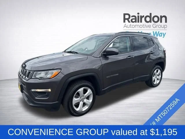 Used 2021 Granite Crystal Metallic Clearcoat Jeep Latitude image 3