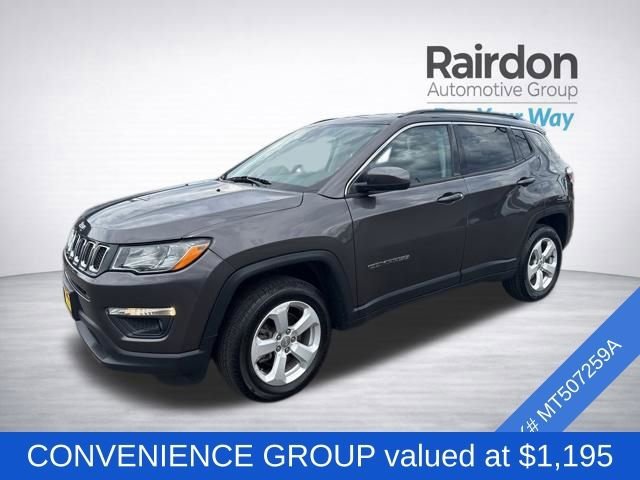 Used 2021 Granite Crystal Metallic Clearcoat Jeep Latitude image 3