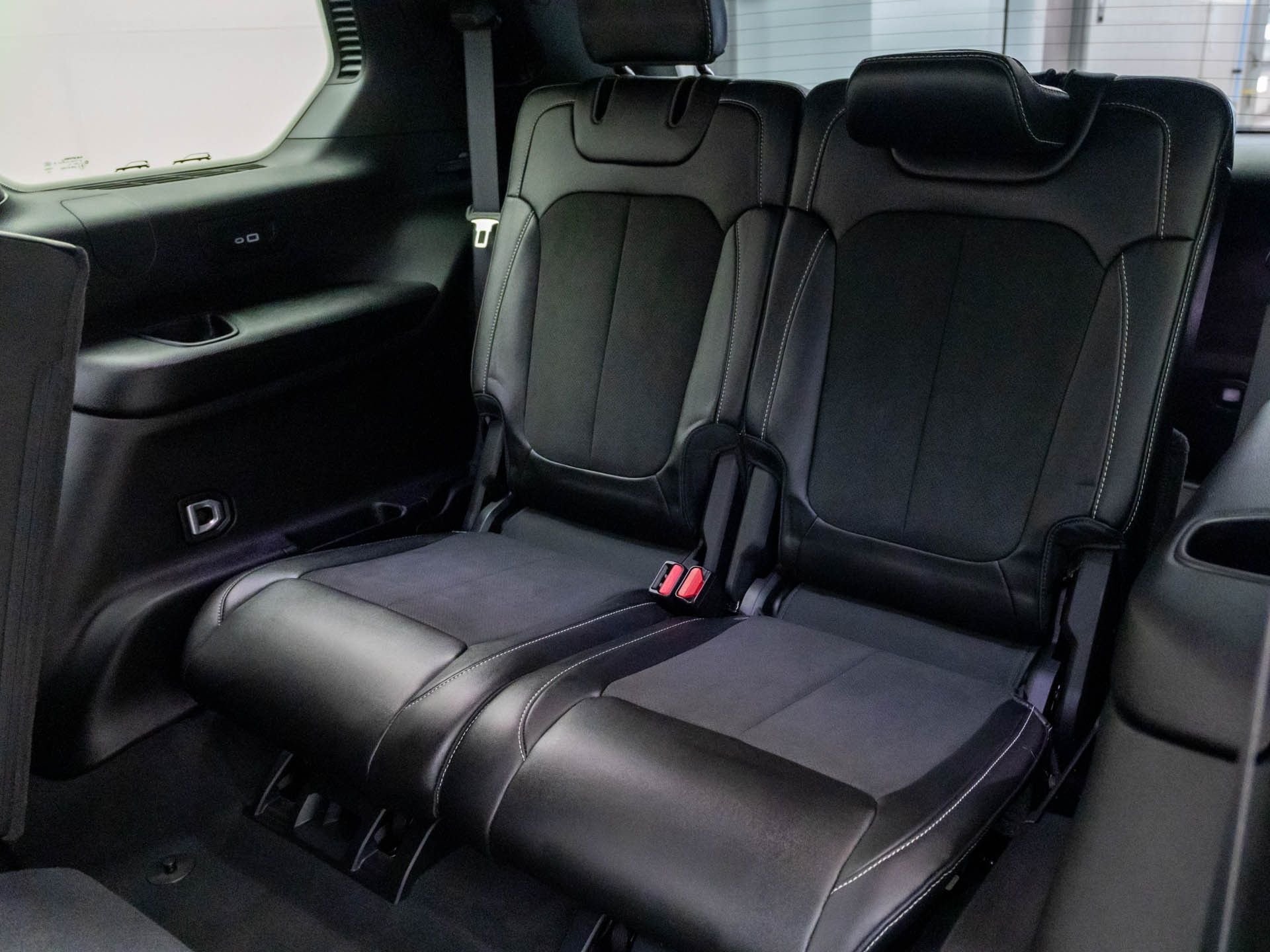 Used 2024 Black Jeep Altitude image 18