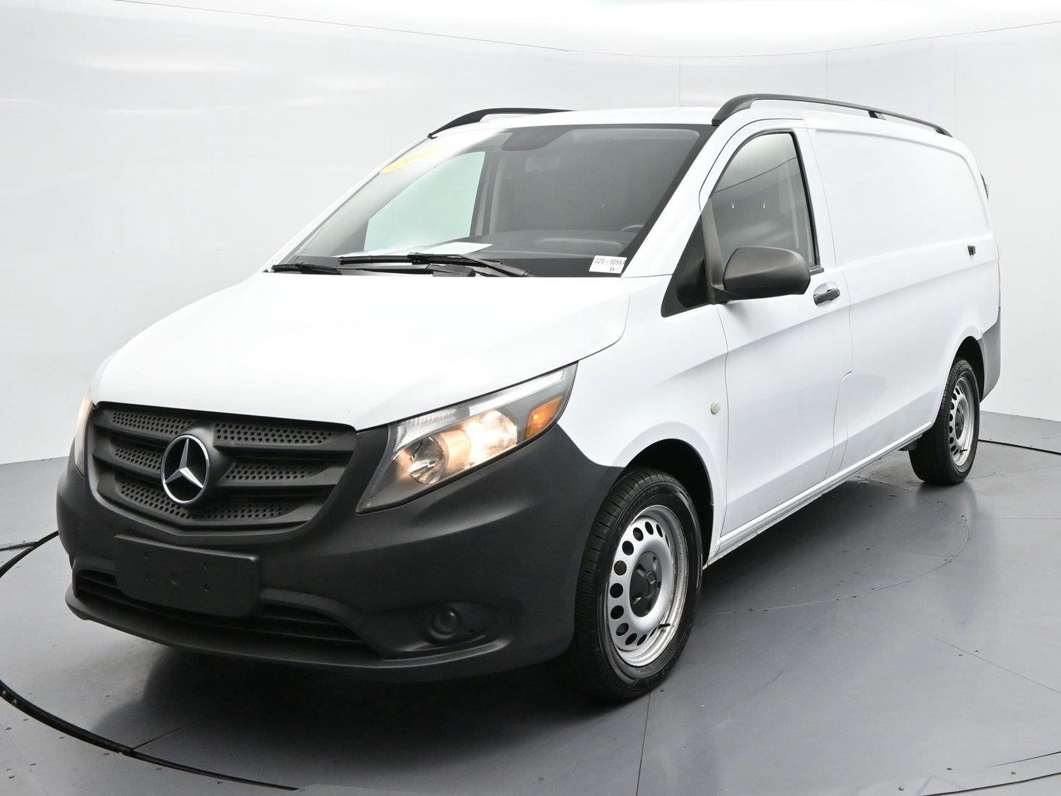 Used 2016 Arctic White Mercedes-Benz RWD 126" image 3