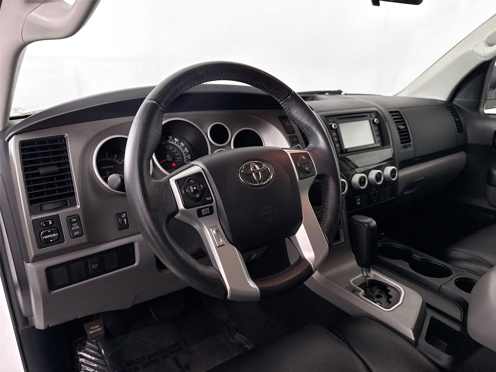 Used 2016 Super White Toyota SR5 image 4