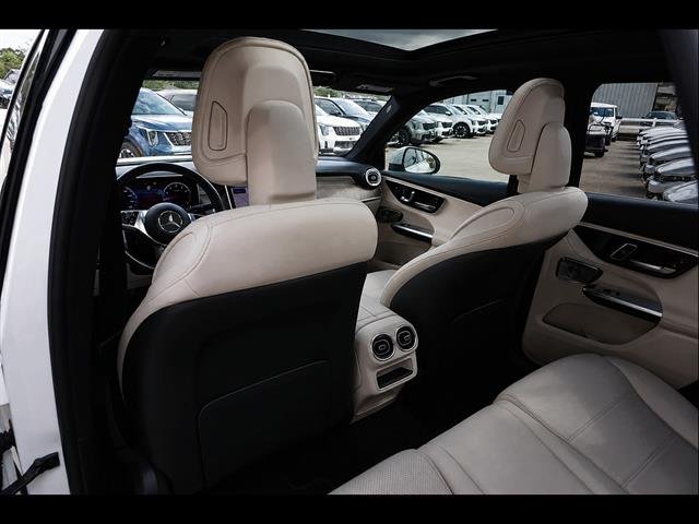 Used 2023  Mercedes-Benz GLC 300 4MATIC® image 14
