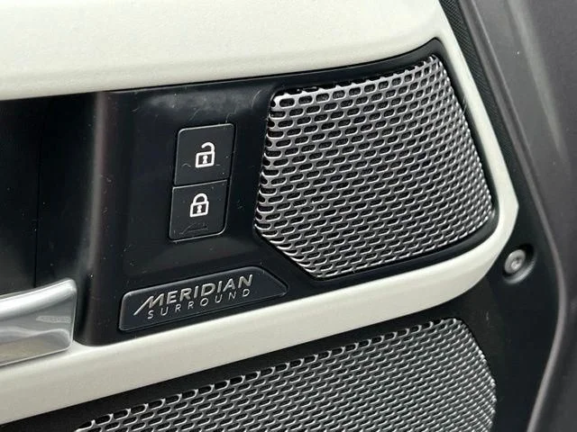 Used 2022 Gray Land Rover X-Dynamic SE image 18