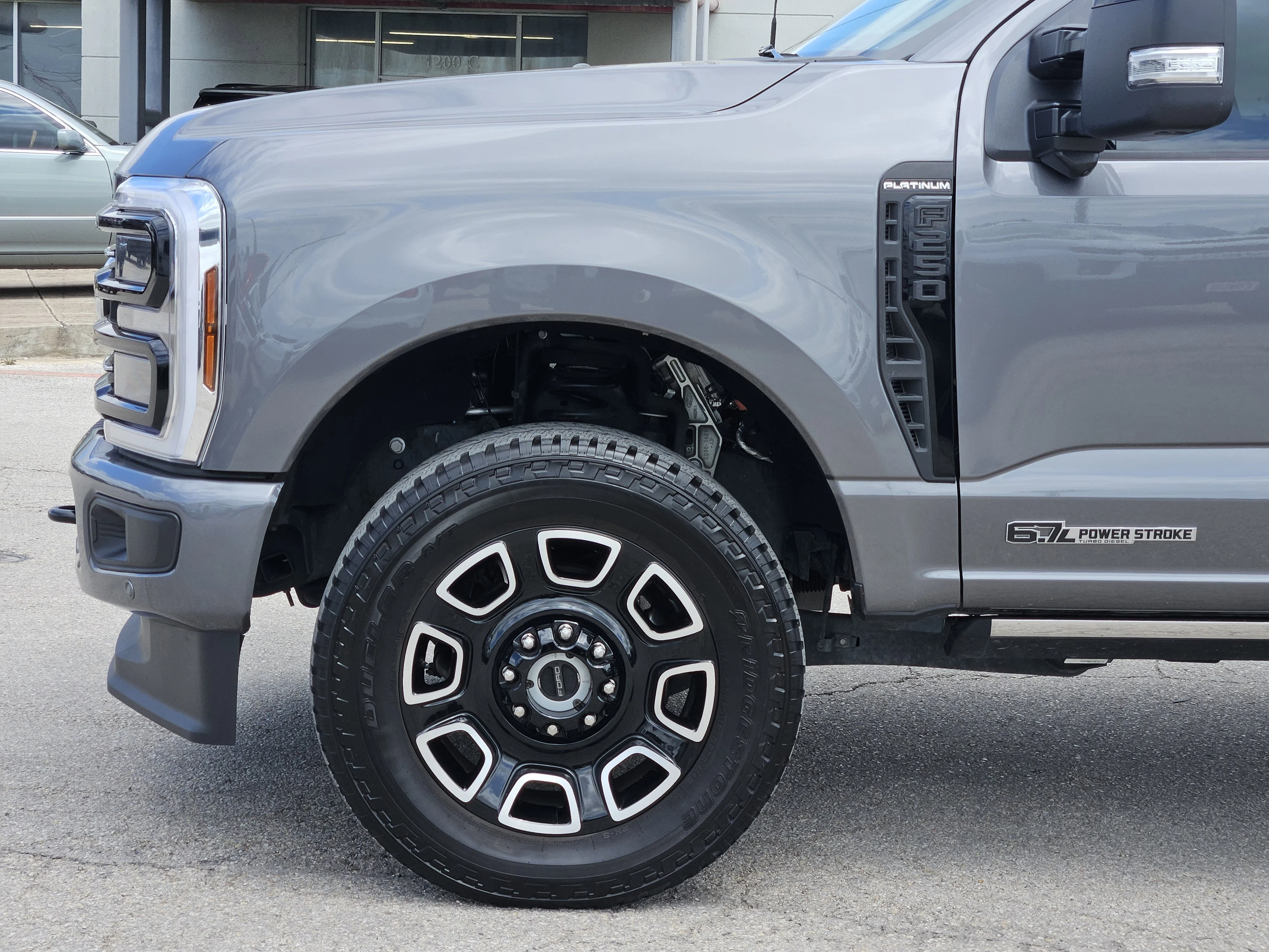 Used 2025  Ford Platinum image 9