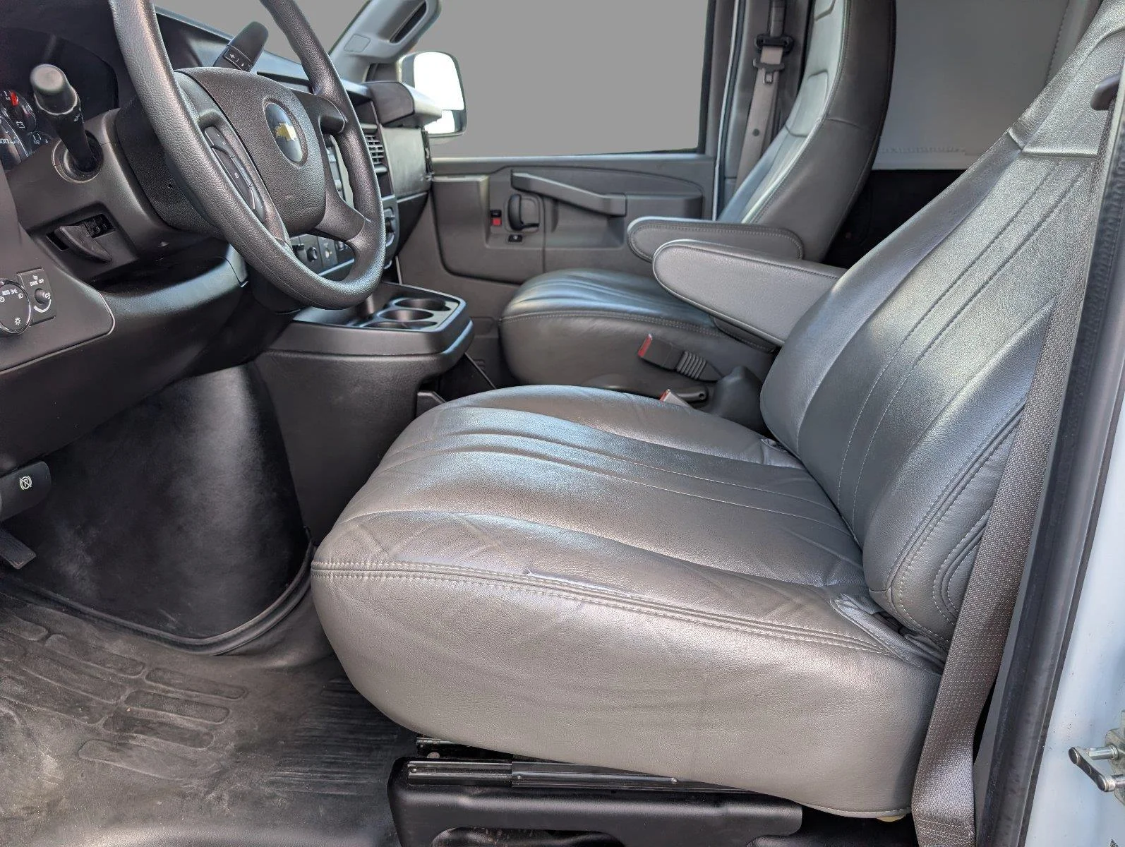 Used 2025 Summit White Chevrolet WT image 14
