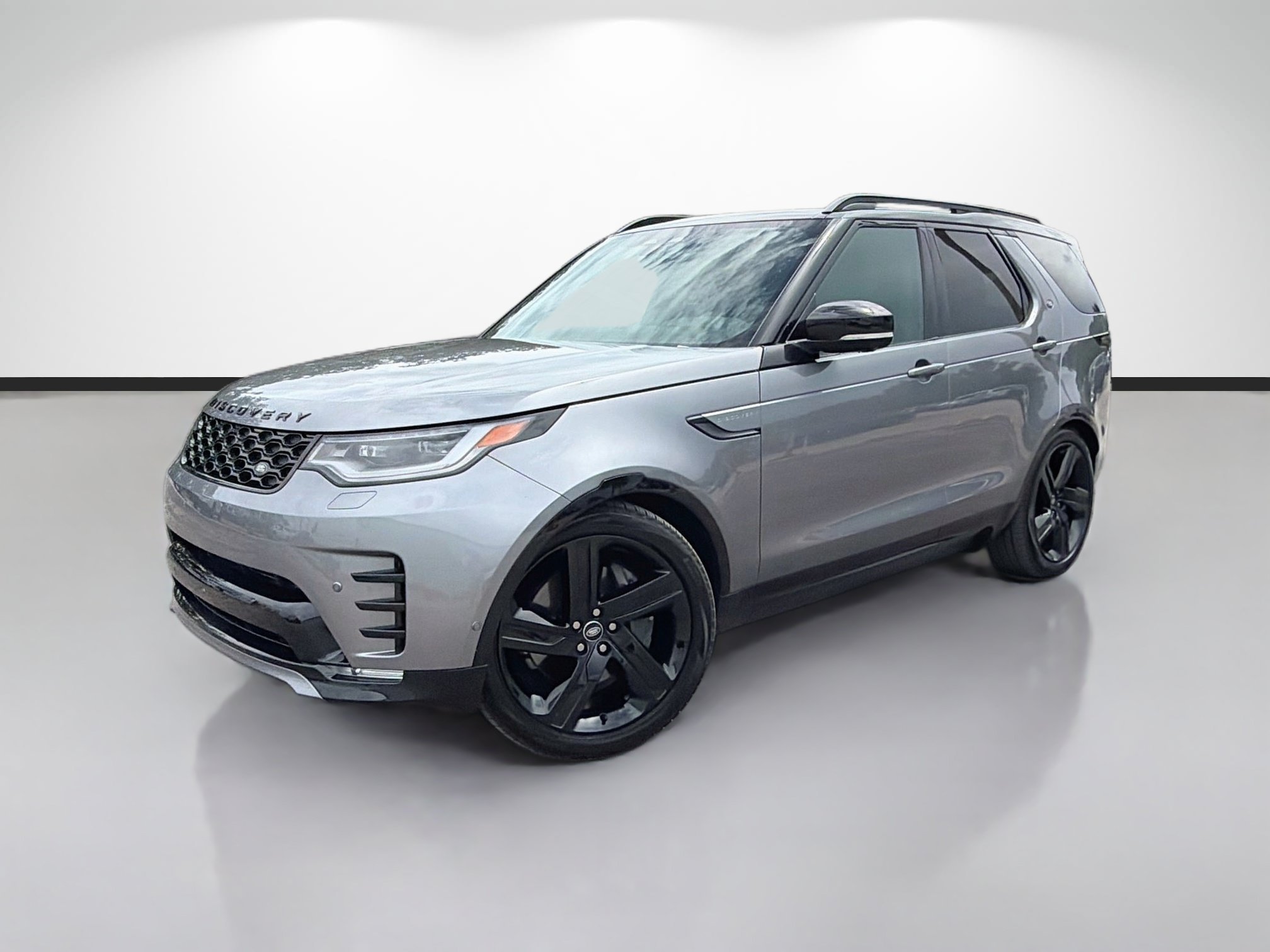 Certified Used 2025 Eiger Grey Metallic Land Rover Dynamic SE image 1