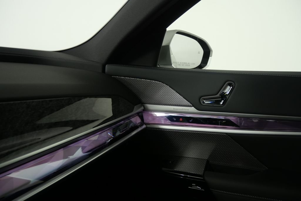 2025 BMW i7 50 - Photo 26
