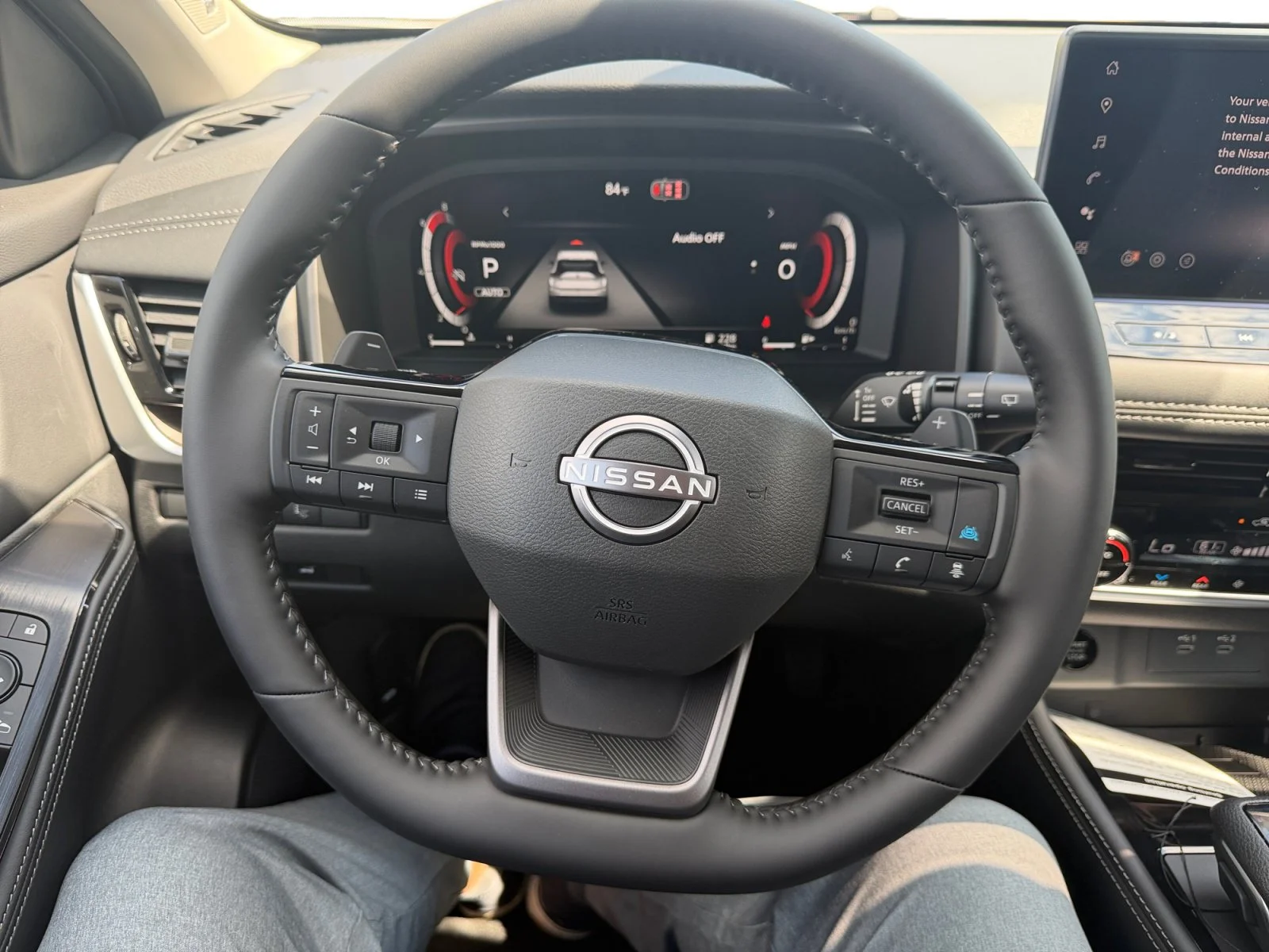 New 2026 Everest White Pearl/Super Black Nissan Platinum image 10