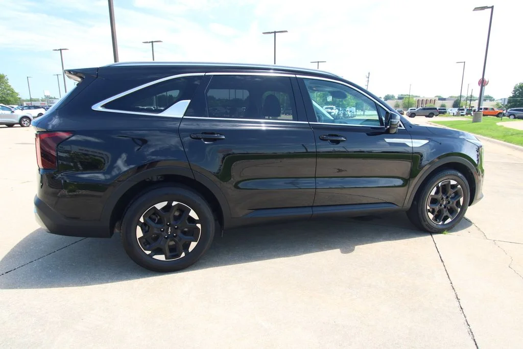 Used 2024 Black Kia S image 5